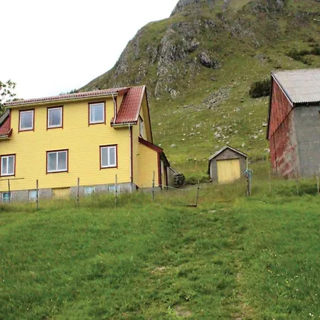 Six Bedroom Holiday In Raudeberg Maloy