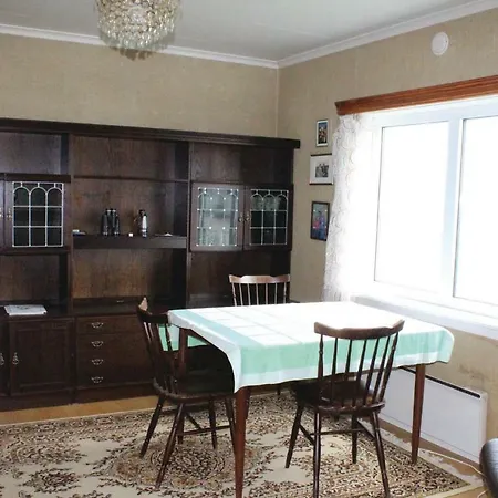 Six Bedroom Holiday In Raudeberg