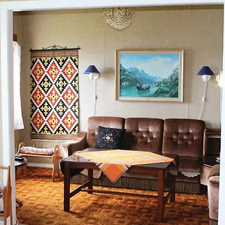 Six Bedroom Holiday In Raudeberg Feriehus Maloy