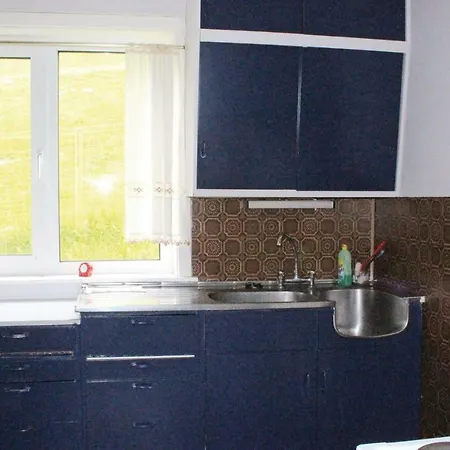 Six Bedroom Holiday In Raudeberg *
